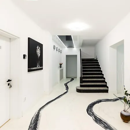 Milano * ブカレスト