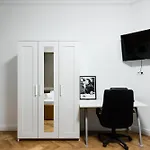 Milano Хостел *